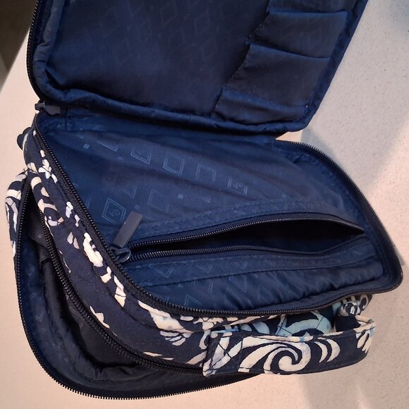 Vera Bradley Blush & Brush Makeup Case in Steel Blue Medallion - Picture 8 of 16
